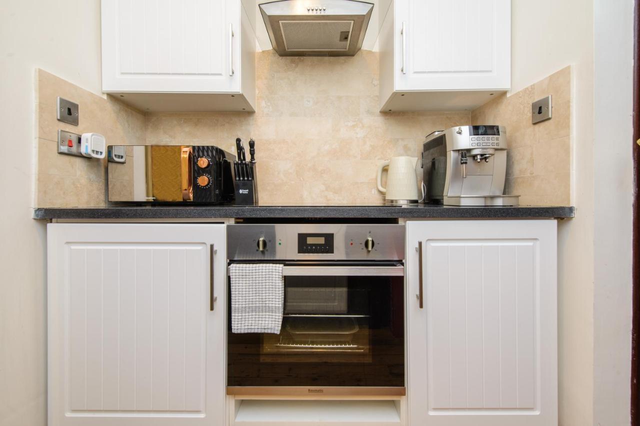Deluxe 2 Bed Versace Bungalow Hot Tub, Sky Tv, Cinema Screen Saffron Walden Eksteriør billede