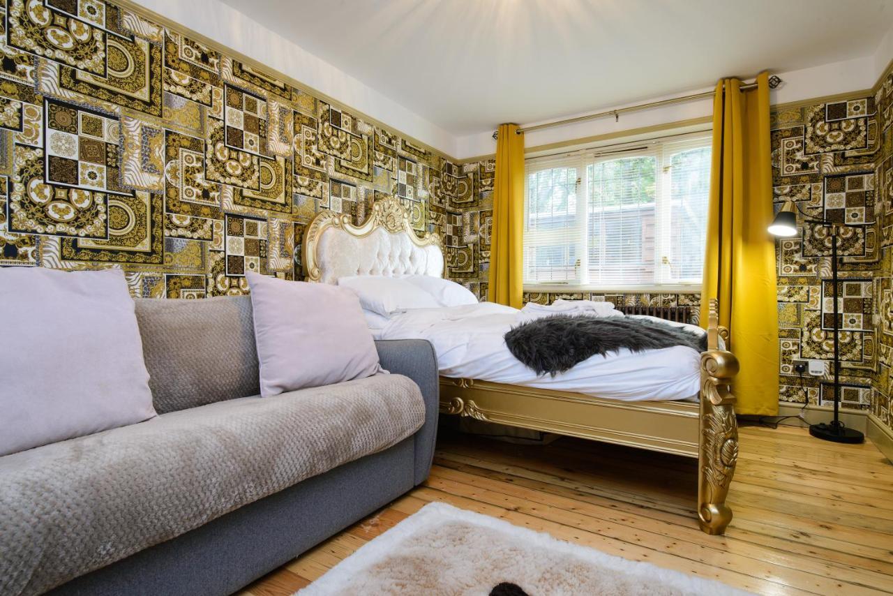 Deluxe 2 Bed Versace Bungalow Hot Tub, Sky Tv, Cinema Screen Saffron Walden Eksteriør billede