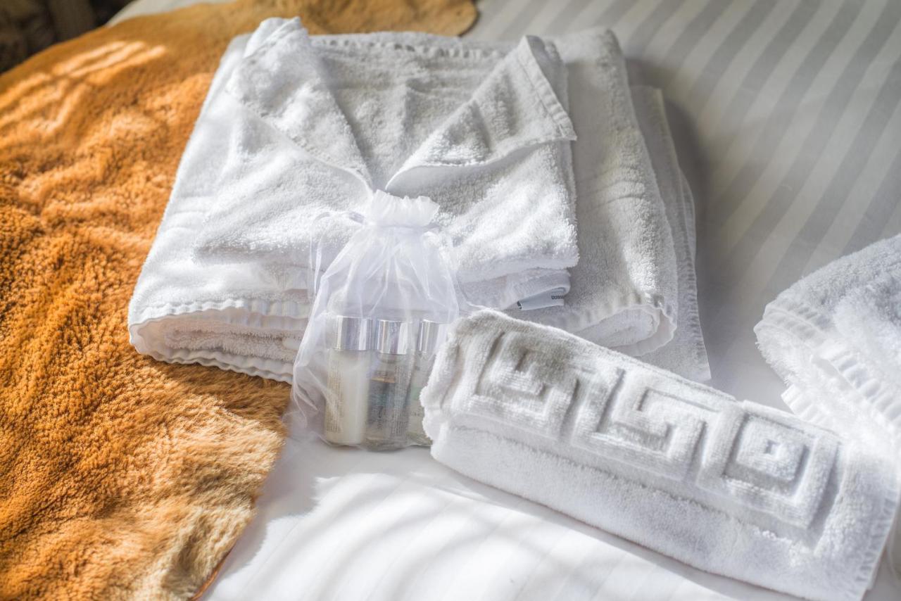 Deluxe 2 Bed Versace Bungalow Hot Tub, Sky Tv, Cinema Screen Saffron Walden Eksteriør billede